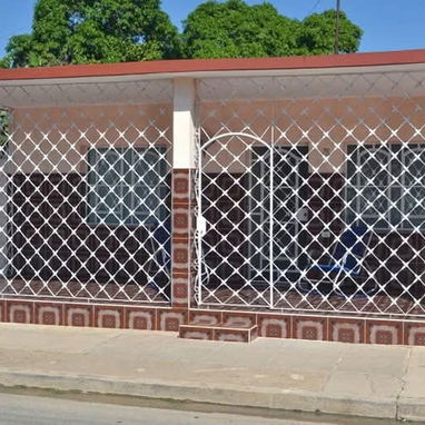 C confeccionan rejas para su vivienda. Empresa u otra entidad. Llamar al 53990900. Ernesto . O escribir por WhatsApp o m - 6/6