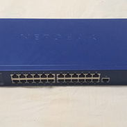 Switch Netgear de 24 puertos - Img 56751477
