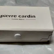 Estuche de la marca francesa Pierre Cardin con 8 pares de aretes. NUEVOS - Img 47127378