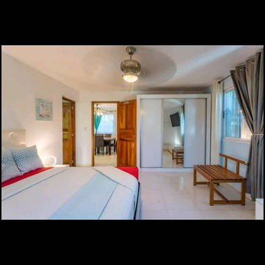 ✨¡ Alquiler de lujosa casa!🏡 Diseño moderno y perfecta para relajarse Ubicada en el barrio residencial de Santa  Fé - Img 71566275