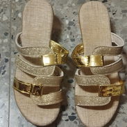 Vendo zapatos de mujer y de jóven, sandalias de plataforma, número 35, poco uso, como nuevo. Me ajusto - Img 56875911