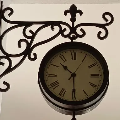 IKEA, vitrina, reloj, arbolito - Img 109481702