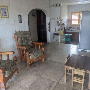 Se vende casa de esquina en Guanabo a 300m de la playa - 3/10