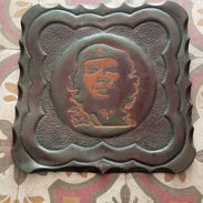 Cuadro de bronce con el Che - Img 58204987