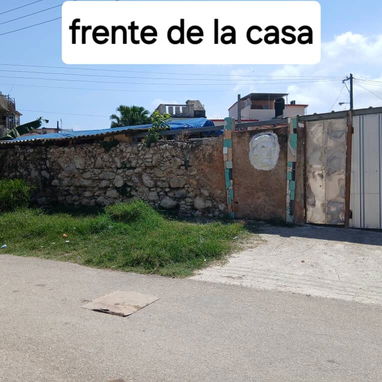 VENDO Casa independiente con patio grande en Los Pocitos, 423 m2 en total. Marianao. CASA Consta de: Portal grande - Img 124761825