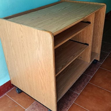 Vendo este mueble (mesa PC, cuarto) en buen estado - Img 124042591