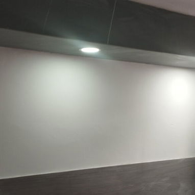 Pistola de pintar 𝗧 𝗼 𝘁 𝗮 𝗹 industrial (uso profesional en empresas de construcción) 550W con compresor portatil - Img 109913835
