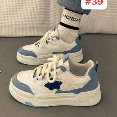 Tenis de mujer y sandalias - Img 121678646