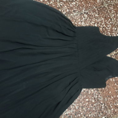 Vestidos negros sin tirantes y con modelo que hace una figura espectacular - Img 112893672