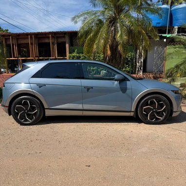 Hyundai ioniq 5 full limited  100% eléctrico  550 km de autonomía  Año 2024  Título limpio  17mil millas   Precio 43000 - 5/5
