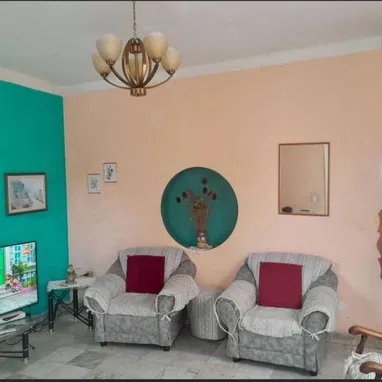 🏡 SE VENDE CASA INDEPENDENDIENTE CON GARGAE, de dos niveles, azotea libre, en excelente zona de PLAYA - Img 120923296