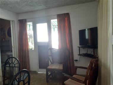 Renta apartamento de 1 habitación,terraza,cocina en Guanabo para dos adultos y 1 niño - Img 62352943