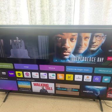SMART TV DE 86 PULGADAS - 3/4