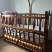 Cuna de madera con accesorios - Img 55735135
