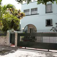 Venta de 2 casas y un pequeño apartamento, en una misma propiedad con 317 metros  construidos,en Miramar, Playa - Img 57944910