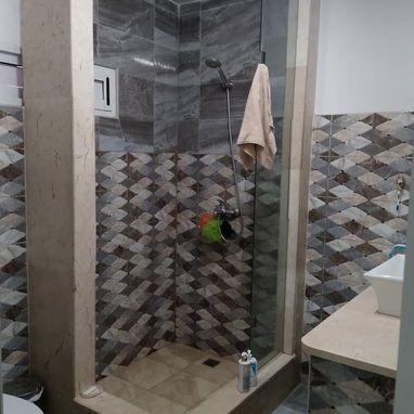 SE VENDE CASA DE 2 PLANTAS EN EL REPARTO MARTI 7 HAB, PATIO, GARAJES. 370 m2 - 4/10