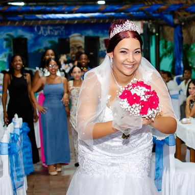 Fotógrafia y video para bodas. Trajes,serviciode estilista e impresión en todos los formatos. Estudio fotográfico CUERVO - Img 100573614