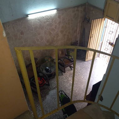 🏡*Ganga en Centro Habana de puerta de calle de puntal alto en 16mil*  🗺*Pto.de Referencia [ Callejón de Hamell ]*  😎* - Img 122400389