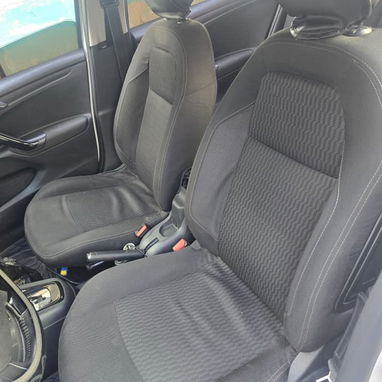 Peugeot 301 año 2017 tiene alarma gps en luces tiene 500 usd gomas nueva en musica tiene 2000 usd y todo funciona al 1 - Img 124290413