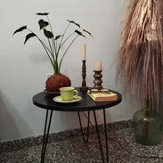 Mesita auxiliar de hierro y madera. - Img 51324849