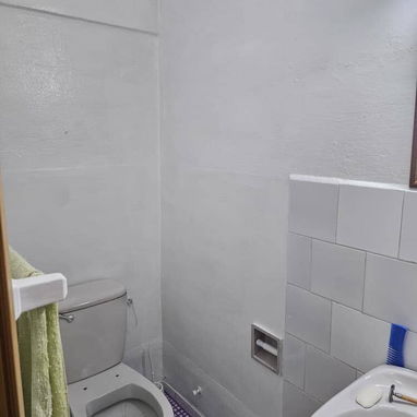 🏡Casa ofertando🔖  📍Ubicación: Cerro, Interior primer apartamento   🔥Consta con...🔥 ✔️Portal ✔️Sala-Comedor ✔️Cocina - 3/9