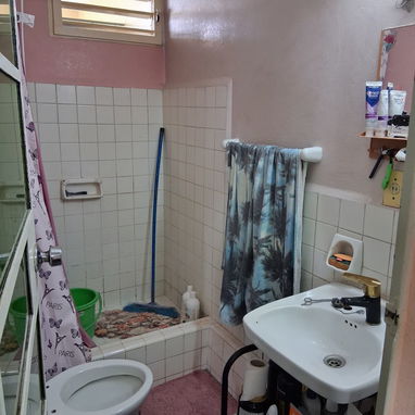 En venta casa en alamar zona 19 con casi todo adentro tanques instalados panel solar y estación de energía 10000 - 7/10