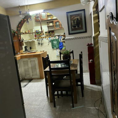 Casona exclusiva y grande de 4/4,garage en la ave Santa Catalina cerro la Word zona residencial en 42 mil con todo - Img 126009337