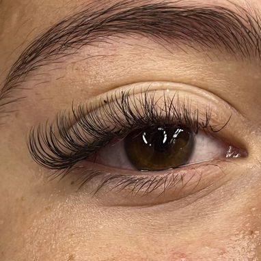 Extensiones de Pestañas y Manicura - 3/6