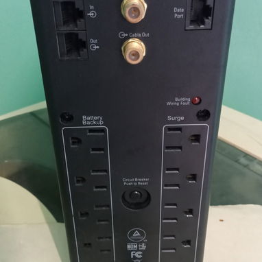 VENDO APC 1500 EN BUEN ESTADO SIN BATERIAS 24V USA 2 BATERIAS 12V/7A 10 TOMAS - 2/2