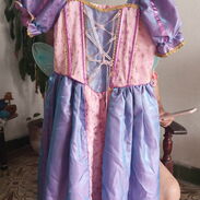 Vendo disfraces para niñas de la sirenita Ariel y Rapunzel en 5 mil cada uno interesados al pv - Img 45517158
