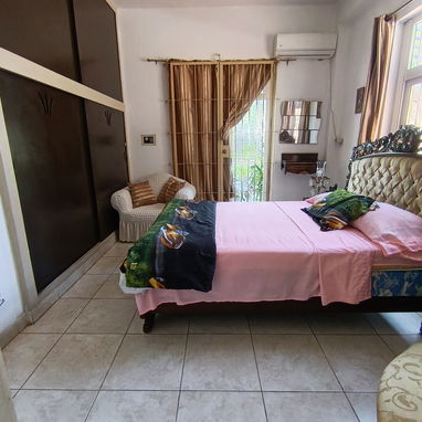 Apto de 3 habitaciones en el vedado con garaje. - Img 121685256