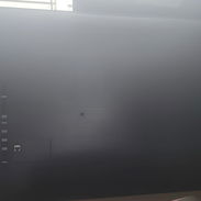 Vendo TV Samsung de 43 pulgadas roto por golpe en la pantalla Kiero 50usd adjunto fotos - Img 55763386