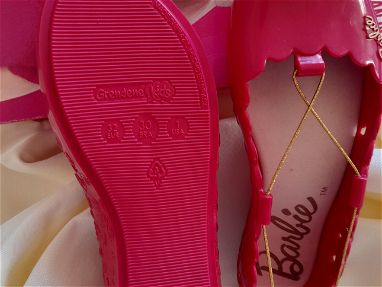 Zapatos rosados para la Barbie de casa - Img 69843528