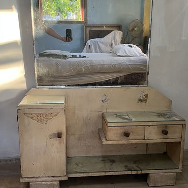 Muebles antiguos en buenos estados , necesitan pintura y algunos un poco de mantenimiento. Contacto: 53963864.Playa - Img 95162570