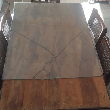 Vendo juego de comedor antiguo de 6 sillas - 4/5