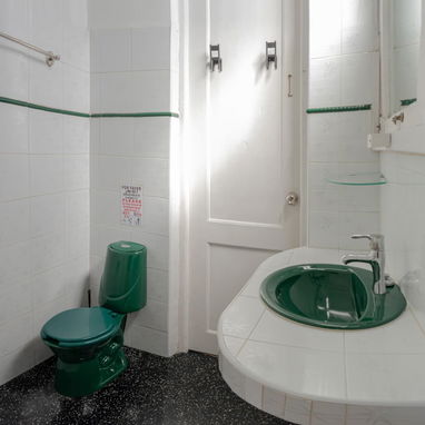 Apartamento moderno frente al Museo de la Revolución – 6to piso, parqueo 24h, wifi – Renta por noches Habana Vieja - Img 119540082