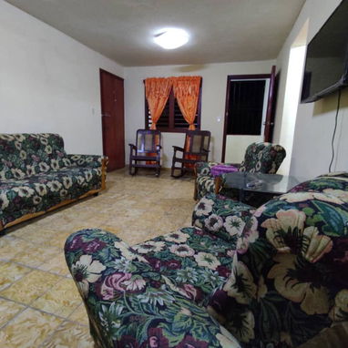 🏠¡Descubre nuestra casa de renta con precios económicos en el Vedado con una ubicación privilegiada! - Img 107741181