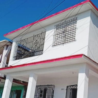 Casa independiente puerta calle,solo estudiantes extranjeros - Img 114486148