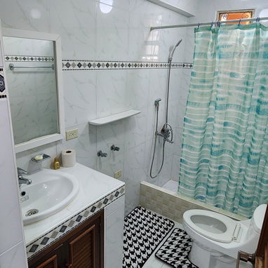 Se renta casa 🏡 independiente con respaldo energético en el vedado - 5/8