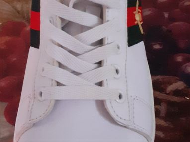 Zapatos blancos de piel marca GUCCI. De hombre// - Img 45000259