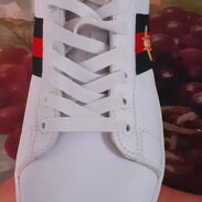 Zapatos blancos de piel marca GUCCI. De hombre// - Img 43450686