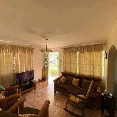 Casa en San Agustín La Lisa consta de 3 cuarto y garaje - Img 105784759
