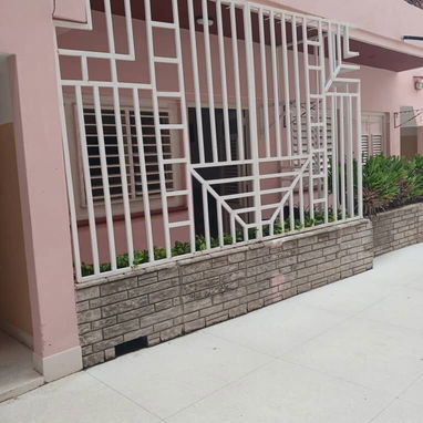 🏡 Apartamento independiente de 1 habitación en El Vedado – Con respaldo energético y garaje REF 1475 - 3/10