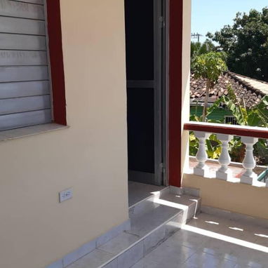 Casa tipo Townhouse en Varadero por la calle conchita - Img 118037890
