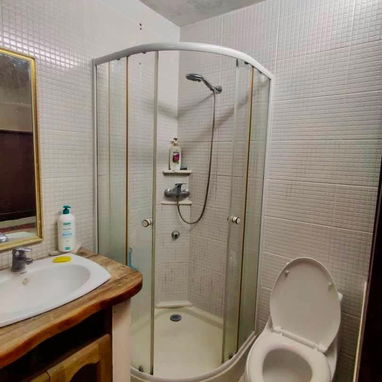 UBICACIÓN IMBATIBLE PARA NEGOCIO EN EL VEDADO! CASA INDEPENDIENTE EN AVENIDA CERCA DE 26 Y 23 !!! - 4/8