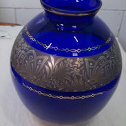 Bucaro de cristal azul con detalles en dorado antiguo - Img 58061668