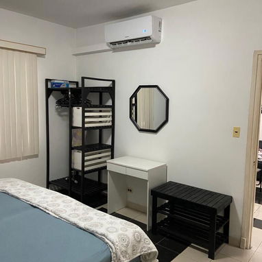 Se renta apto independiente de una habitación en el vedado por 17 y L. 58858577 - Img 39046773