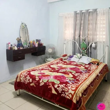 Vendo Apt en bajo en  Vedado precio 20 mil negociable - 5/6