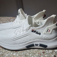 Tenis Blancos EFAN - NO NUEVOS - Talla 44 - Tel 5358 0956 - Vedado - Img 57396449