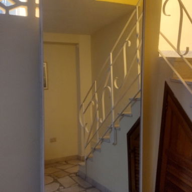 Espejo grande de marco de metal y montado en Pladur, mide 2, 33metros x0. 84metros a 150usd - Img 119432292